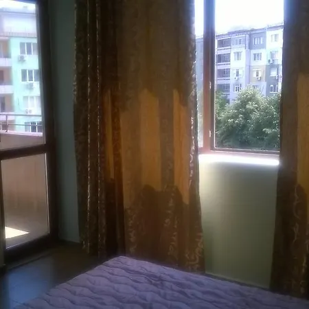 Izgrev Apartment *